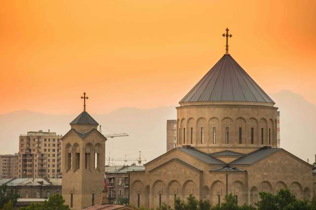 Русская Православная и Армянская Апостольская  церкви: исторические грани взаимоотношений